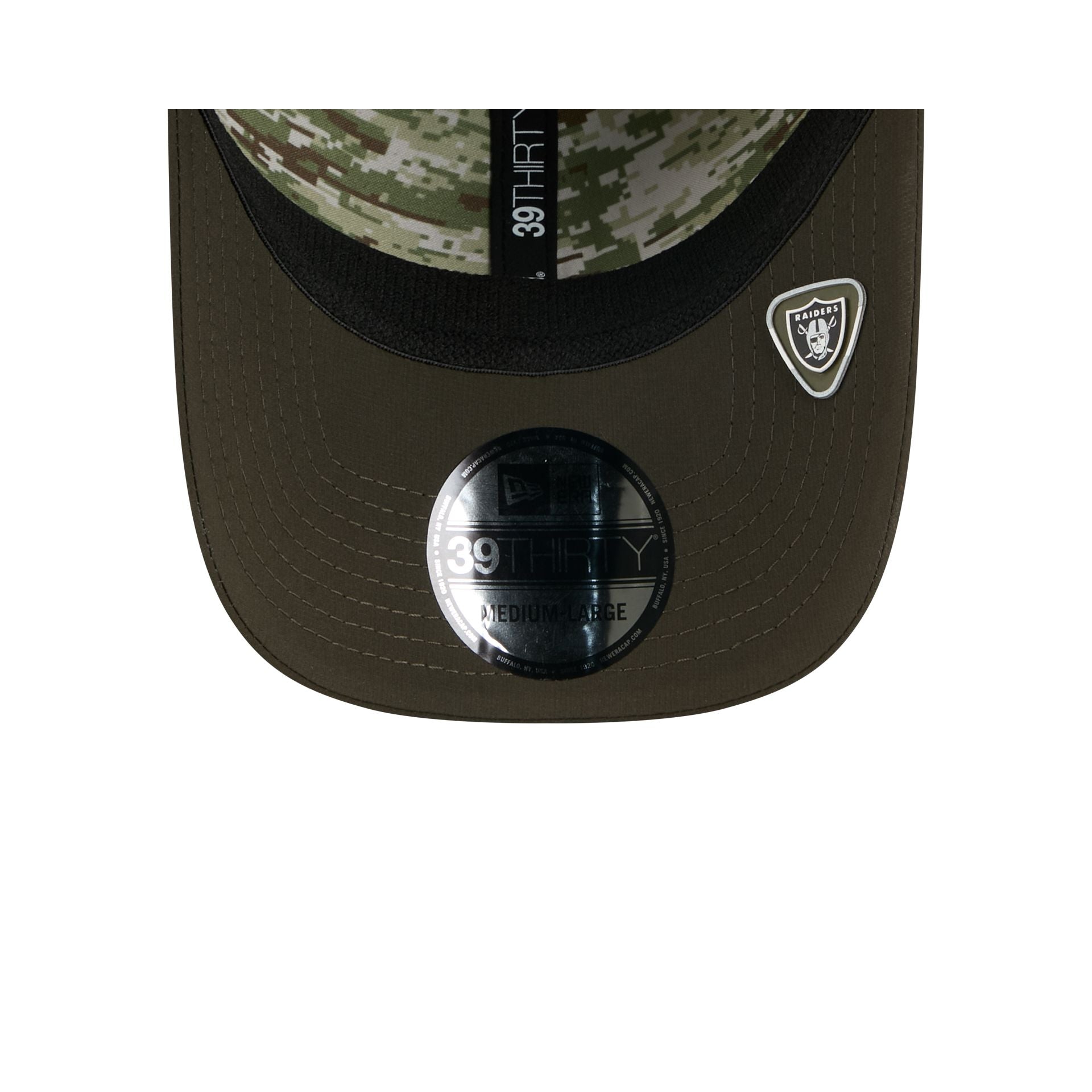Las Vegas Raiders 2025 Salute to Service 39THIRTY Stretch Fit Hat