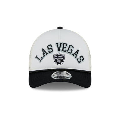 Las Vegas Raiders Chrome Arch 9FORTY M-Crown A-Frame Trucker Hat